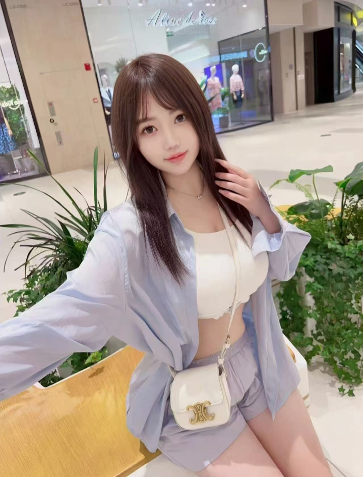 丰满白嫩甜妹雯雯