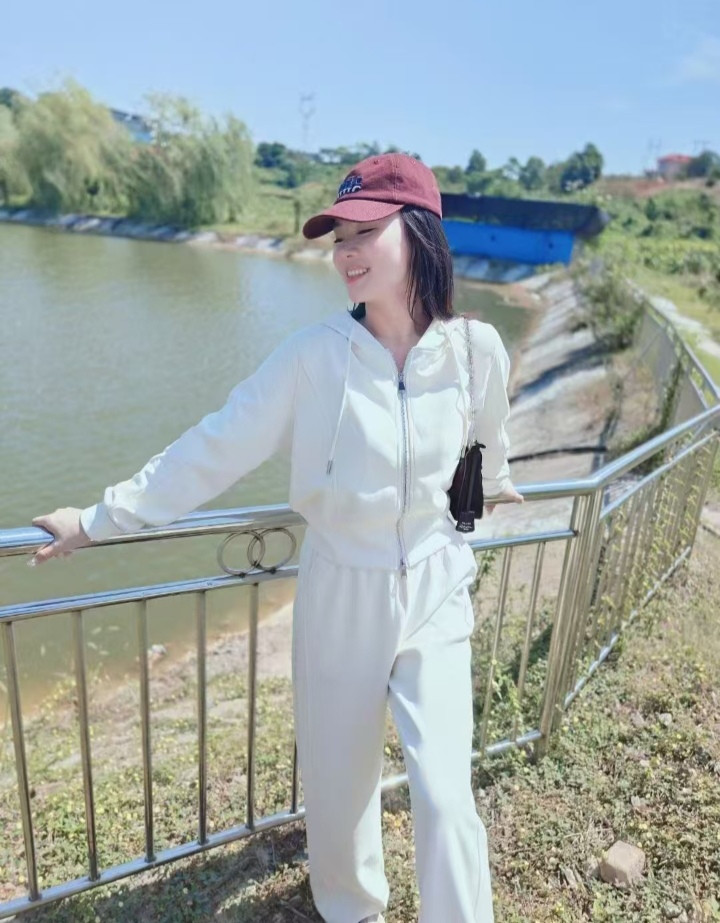 洪浪北娇俏御姐桃子