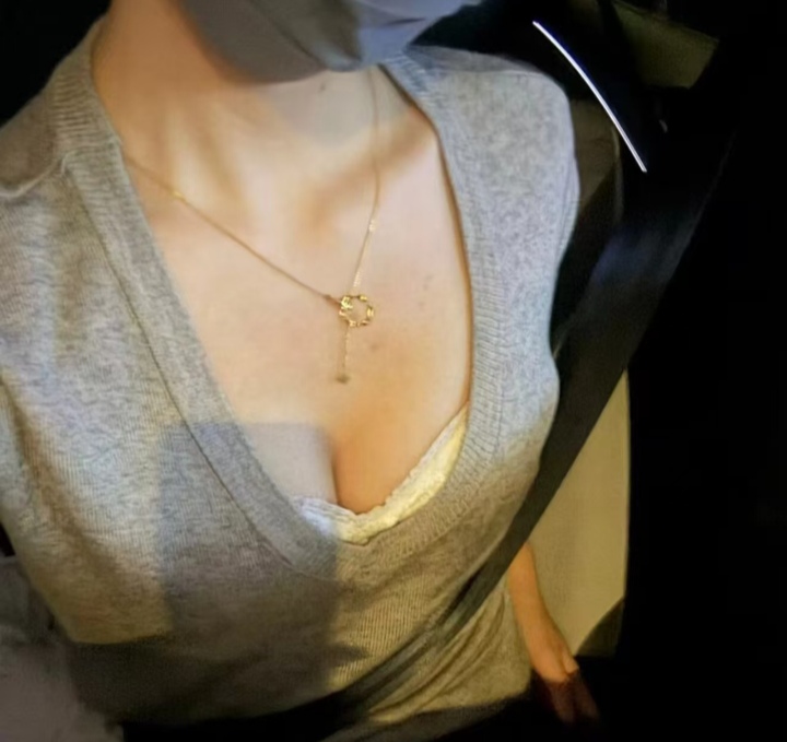 白嫩美乳萌妹妍妍