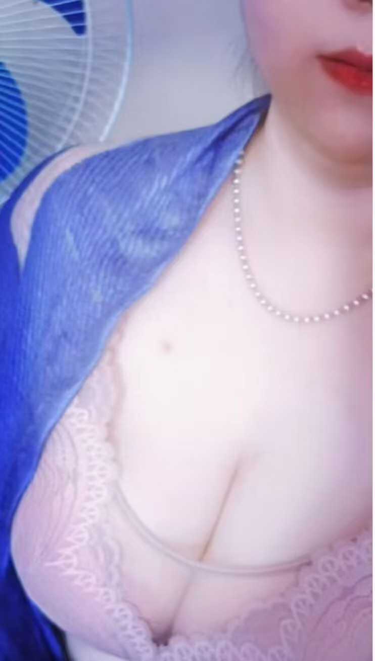 和平丰乳肥臀少妇