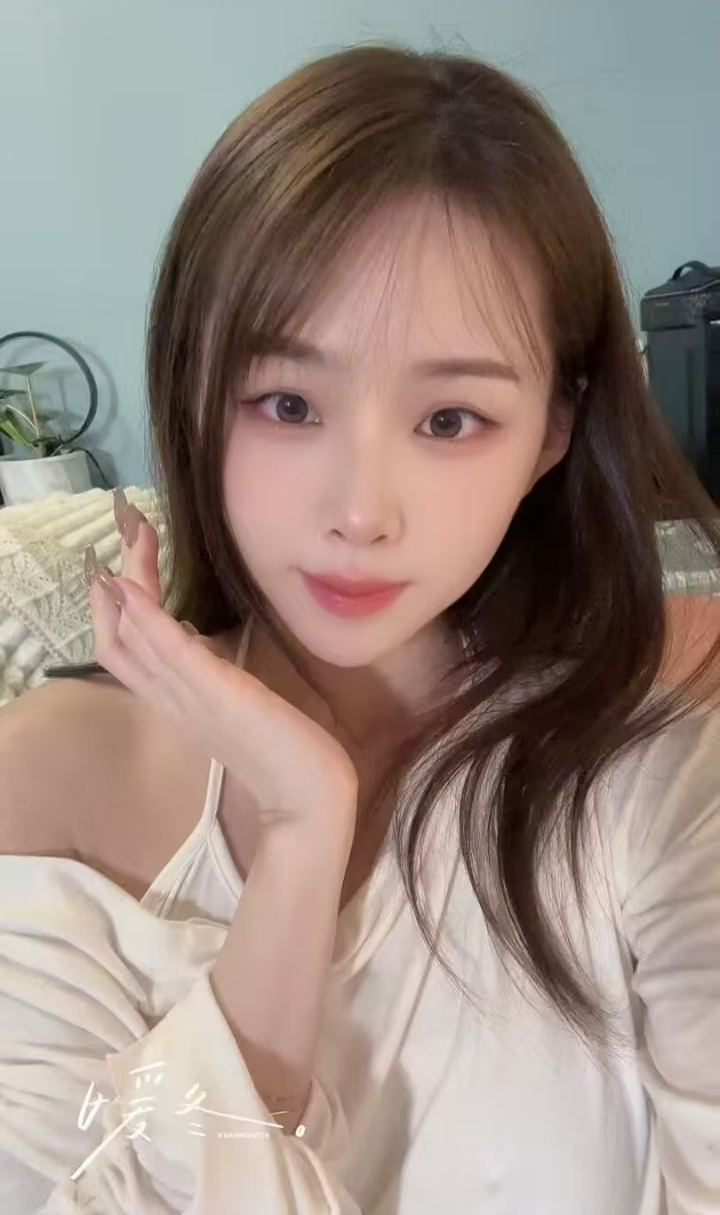 福田清新白嫩甜妹果果