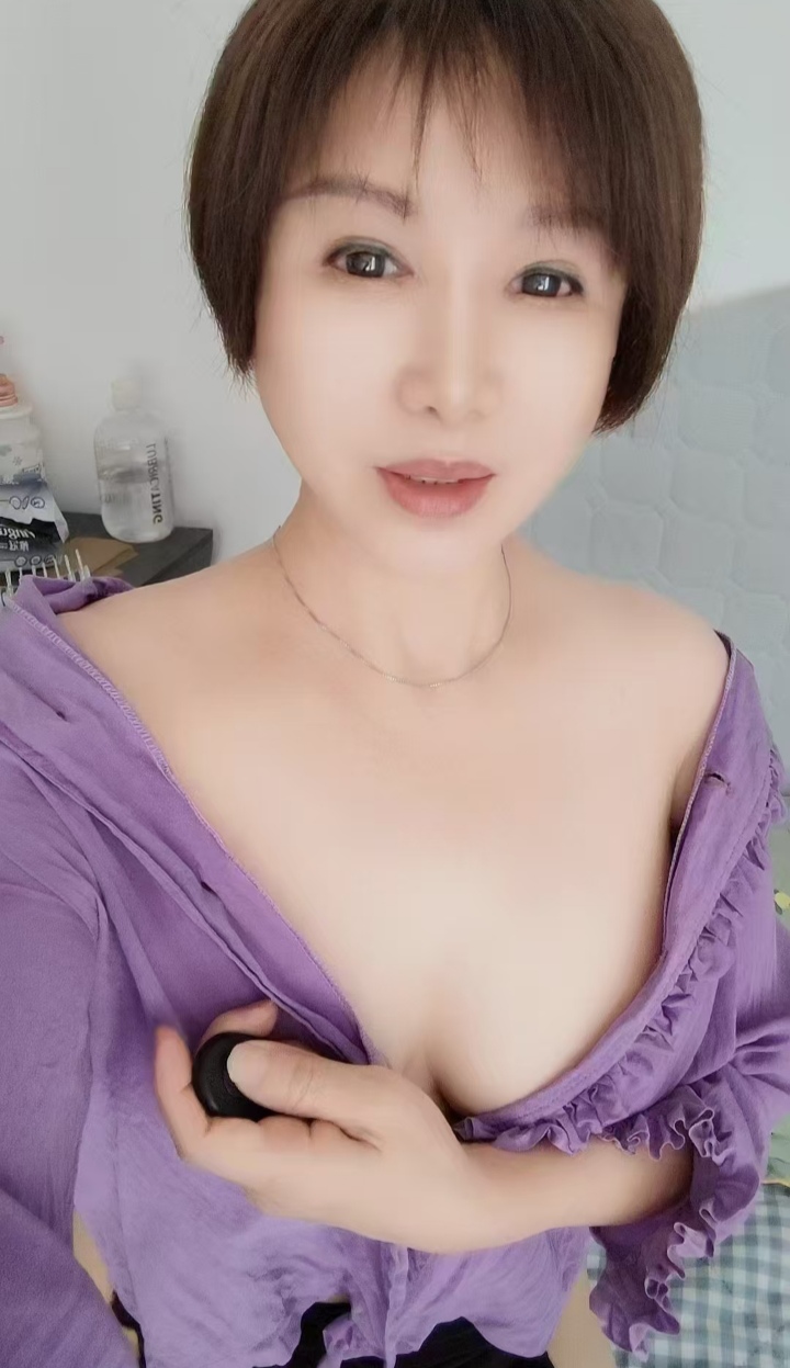 风情短发少妇玉兰