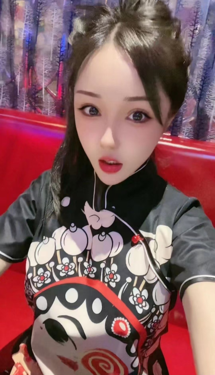 美艳热辣小姐姐彤彤