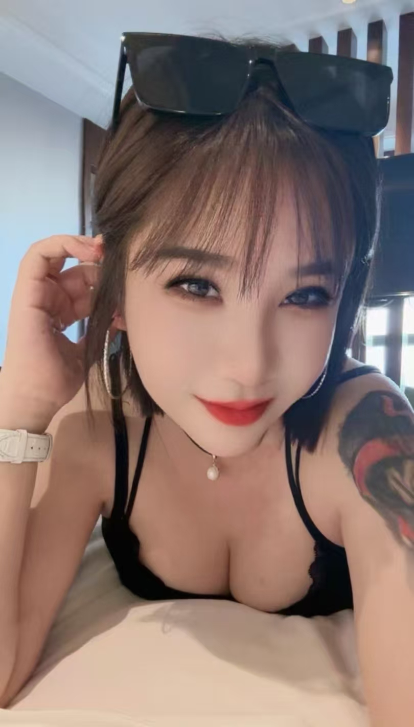 美艳丰满辣妹米妮妮