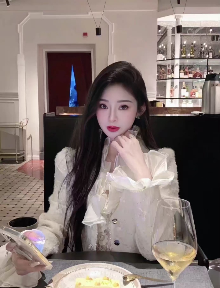 尤物身材气质美妞苹果