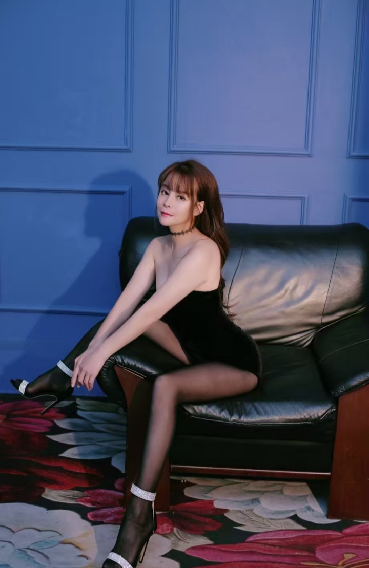 普陀美腿御姐艾米