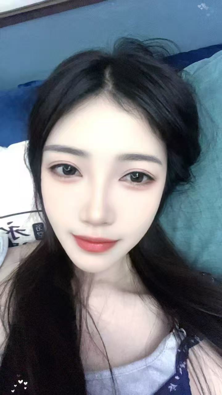 融创刚入行的小妞