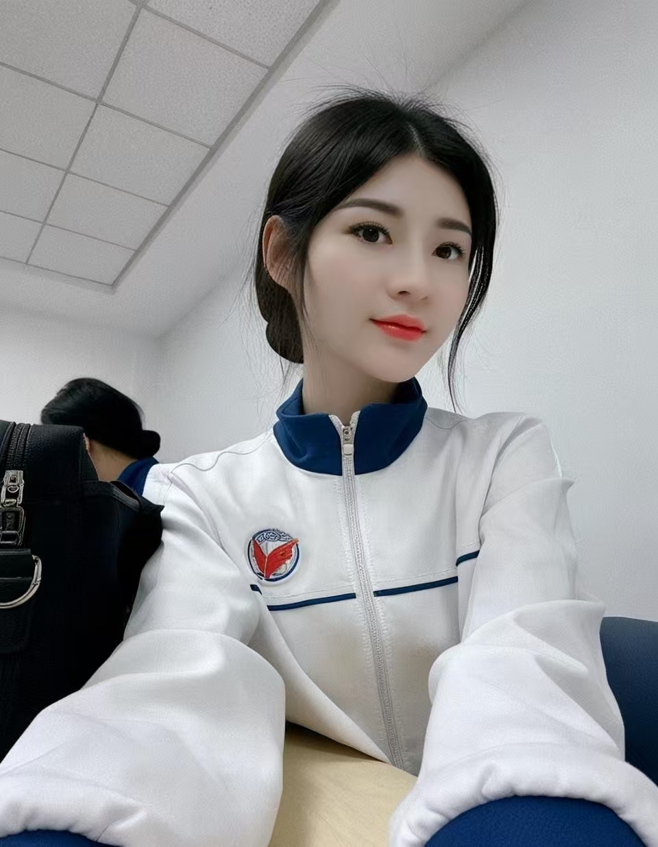 麦地美腿辣妹小精灵