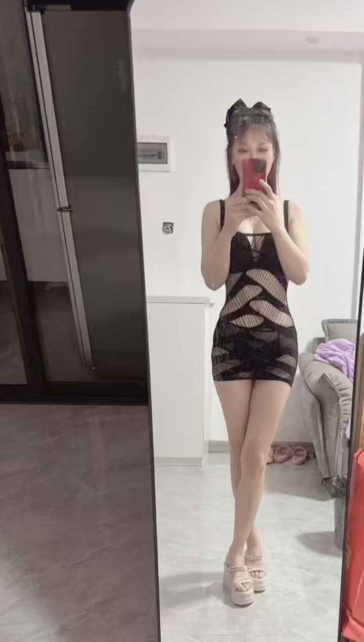 油坊桥美艳御姐露露