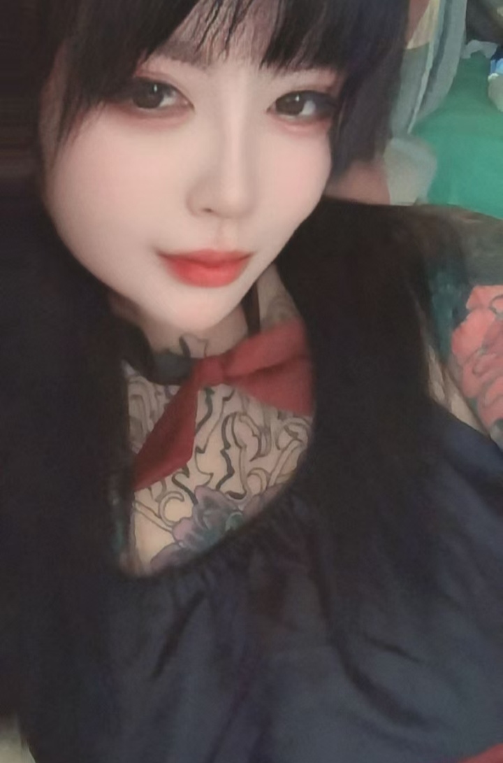 卧龙情欲大奶瓶