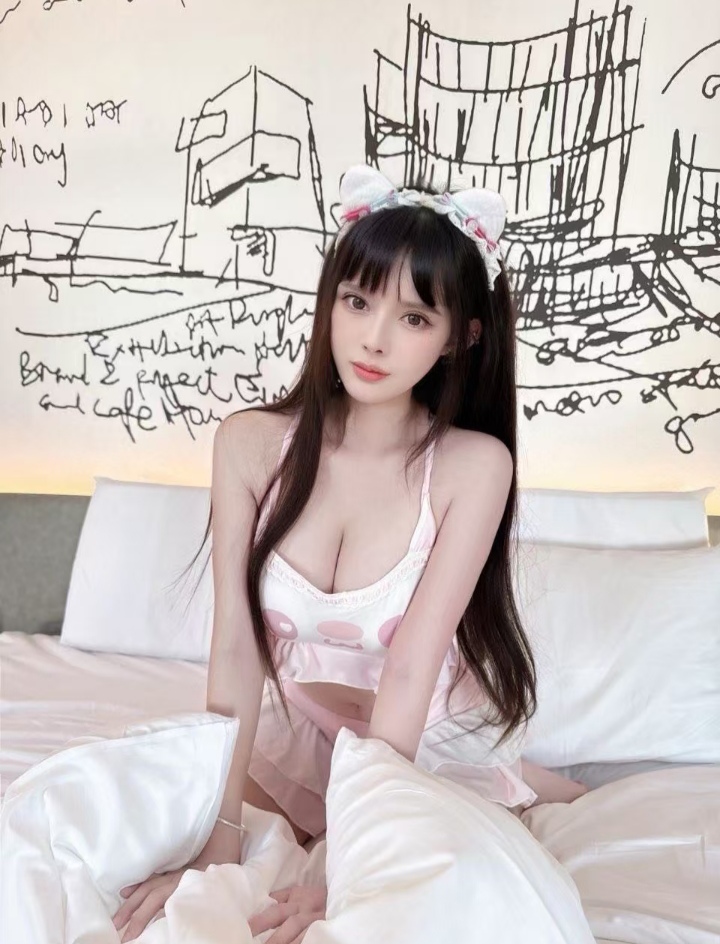 园区蜂腰美乳小菲