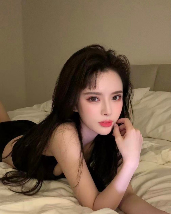 园区蜂腰美乳小菲