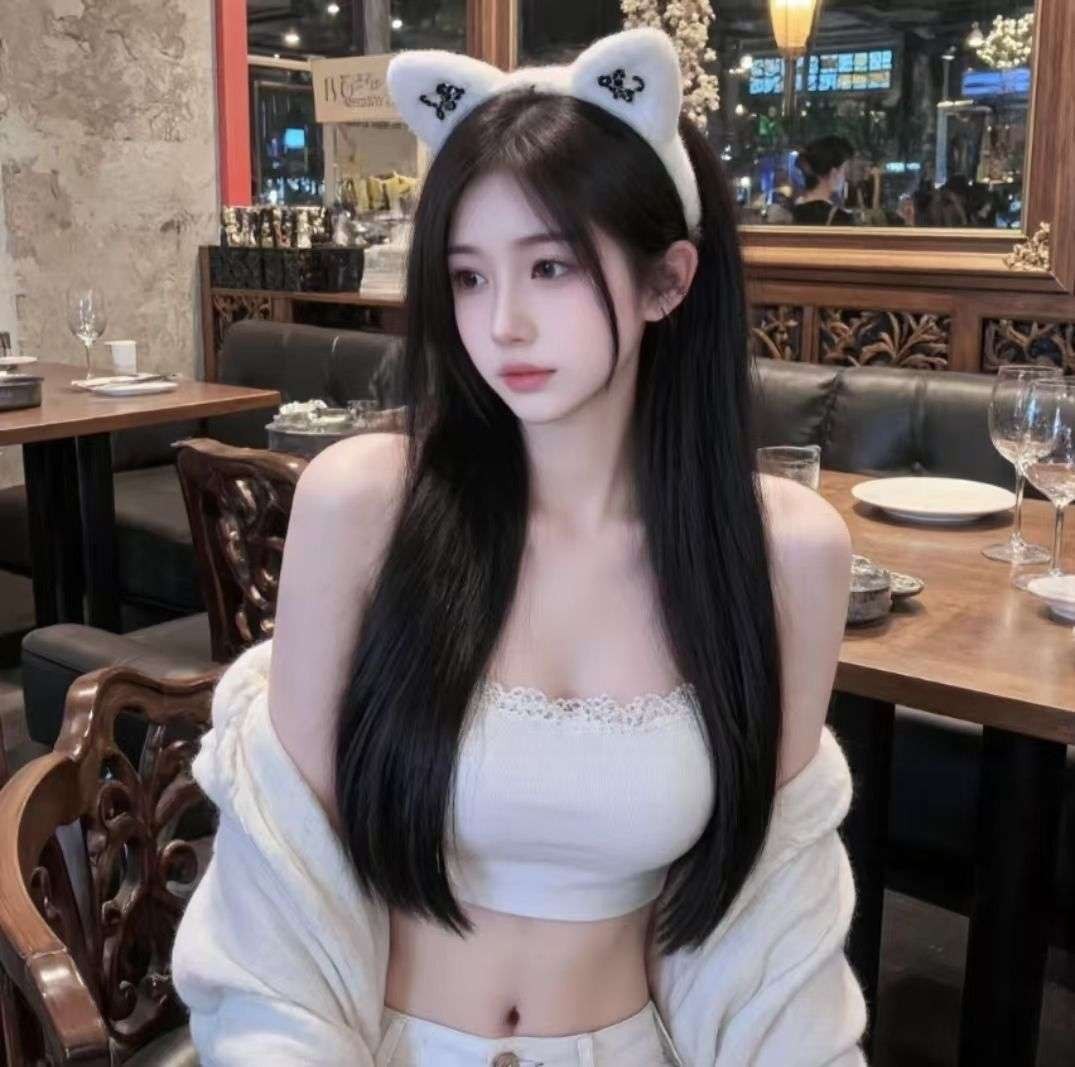 嫩妹很会调情粉嫩阴蒂又紧又滑