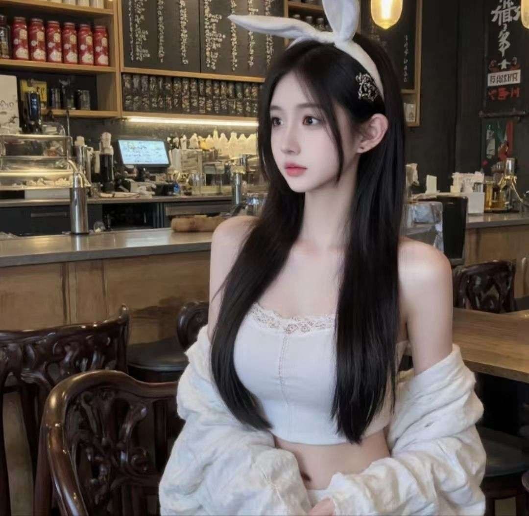 嫩妹很会调情粉嫩阴蒂又紧又滑