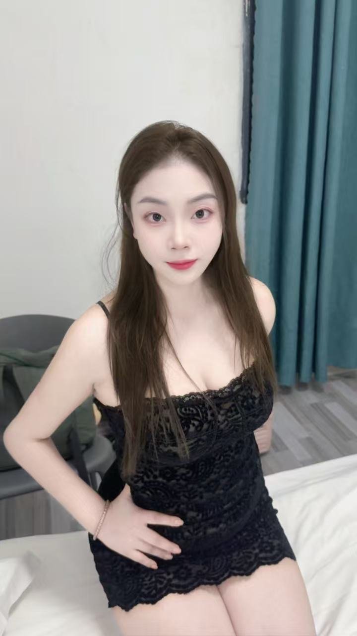 天河区 一线天 天生水多 新人小奶猫