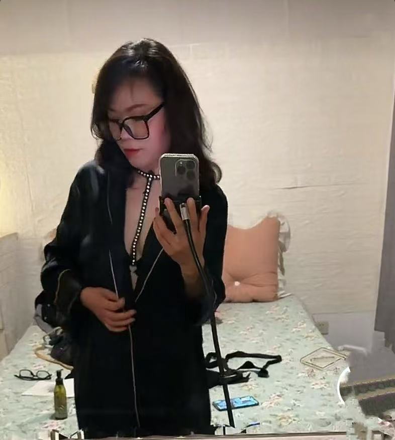 胸大翘臀，挺不错的少妇