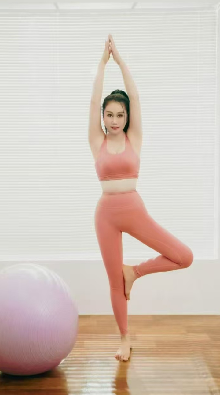 铁西瑜伽辣妹茶兮