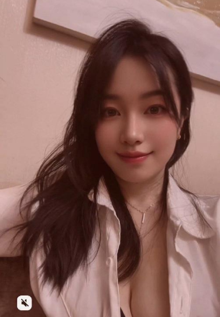 黑丝美腿尤物小诺