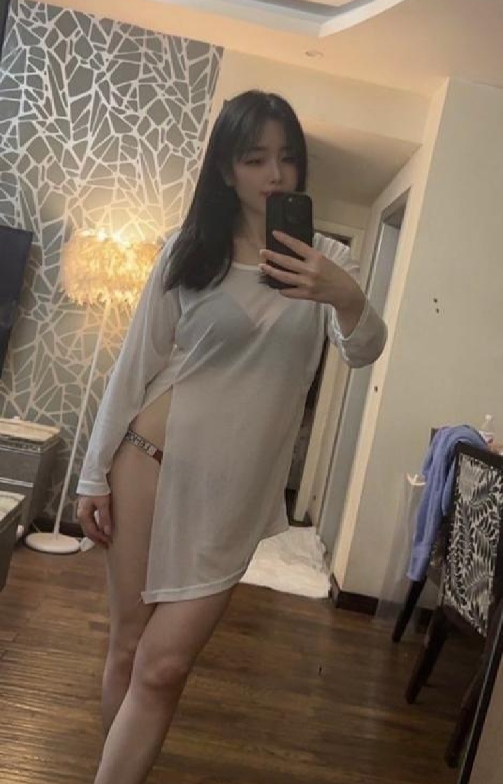 黑丝美腿尤物小诺