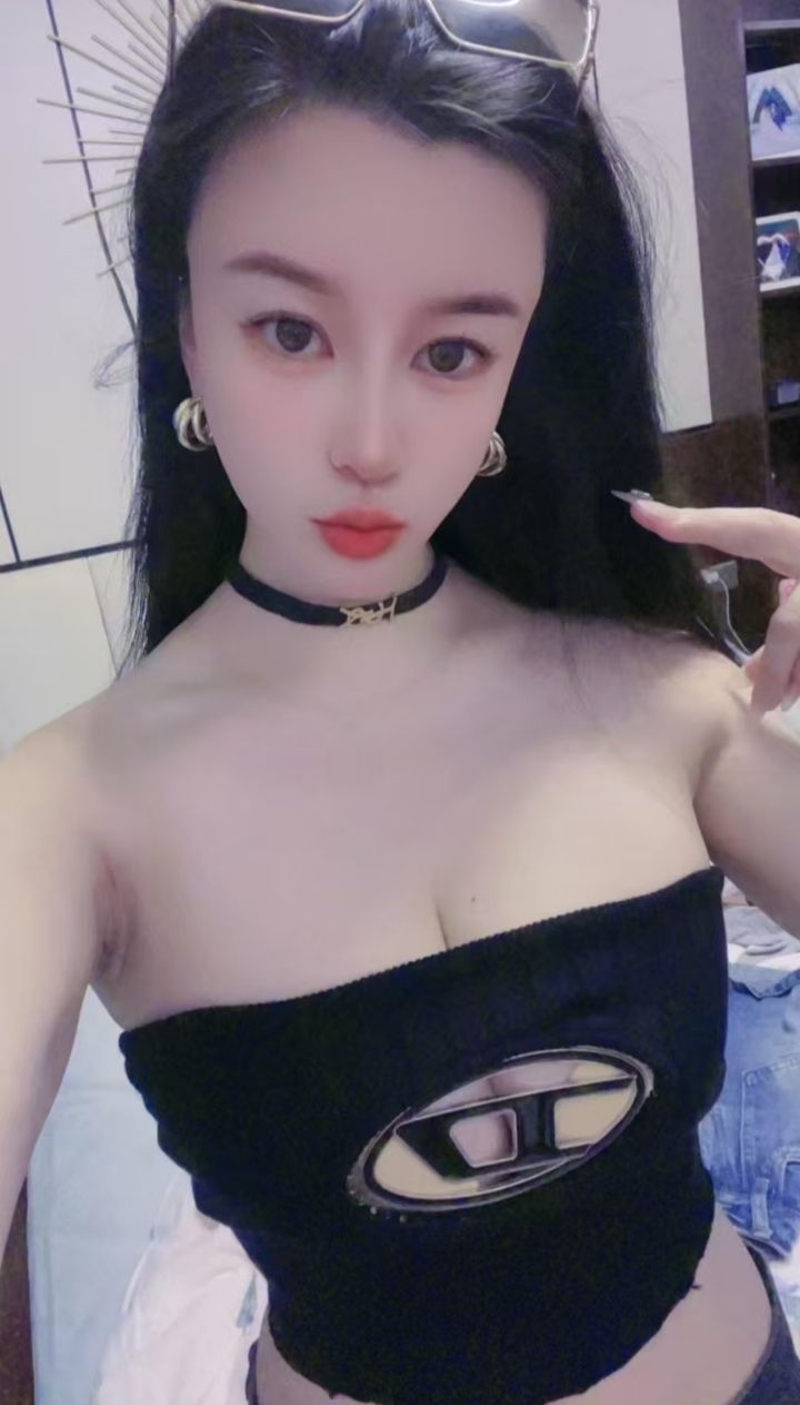 龙华美乳嫩妹小可欣