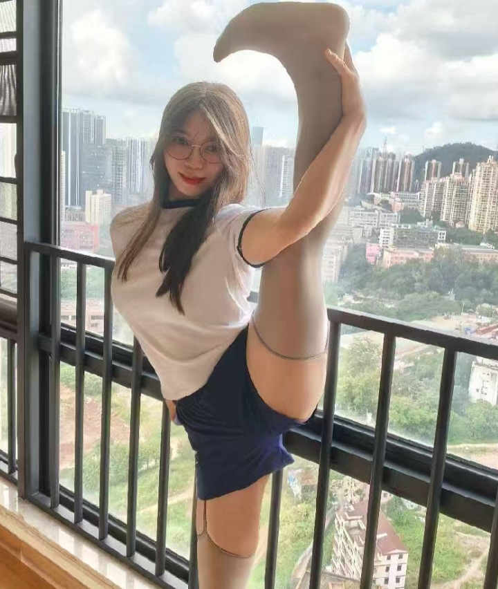 一字马制服嫩妹琴琴