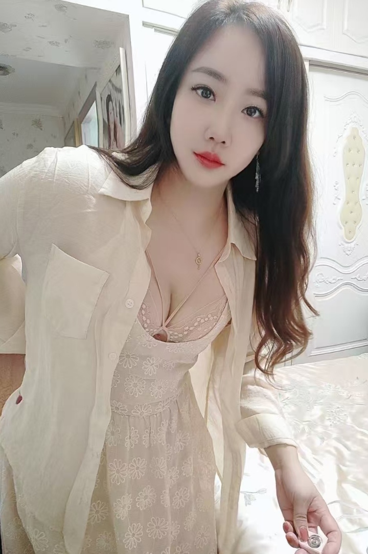 丰满热辣美少妇小玉