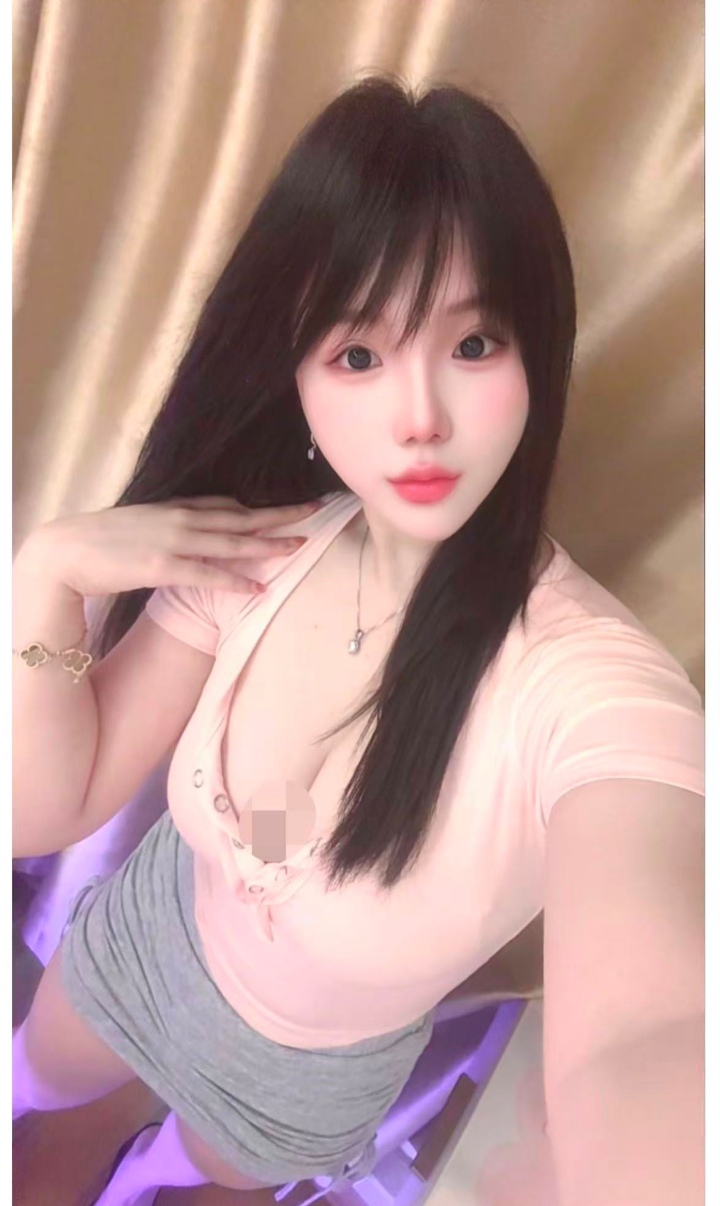 丰满情趣嫩妹小艾米