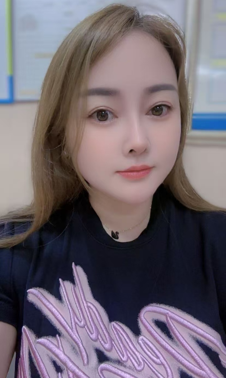 白皙丰润御姐媛媛