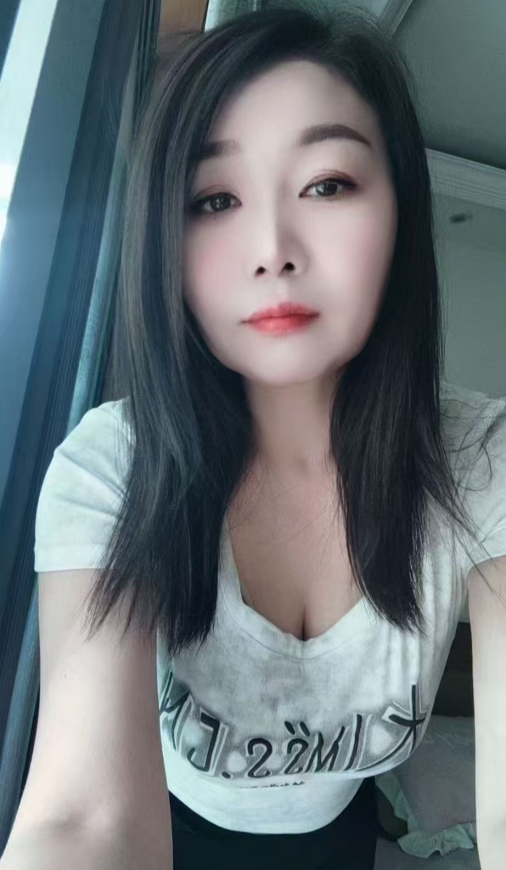 美艳丰满小少妇婷婷