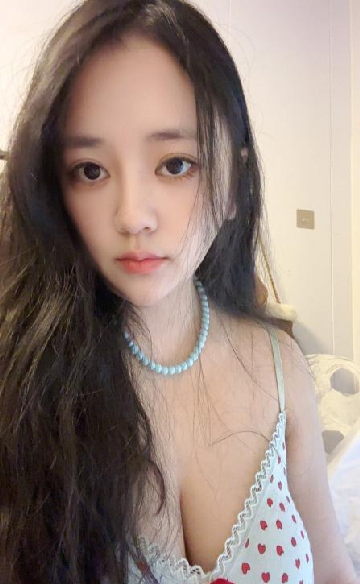 秦淮八字奶辣妹瑞瑞