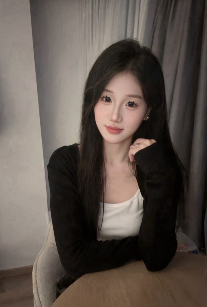 白嫩兼职甜妹晓晓