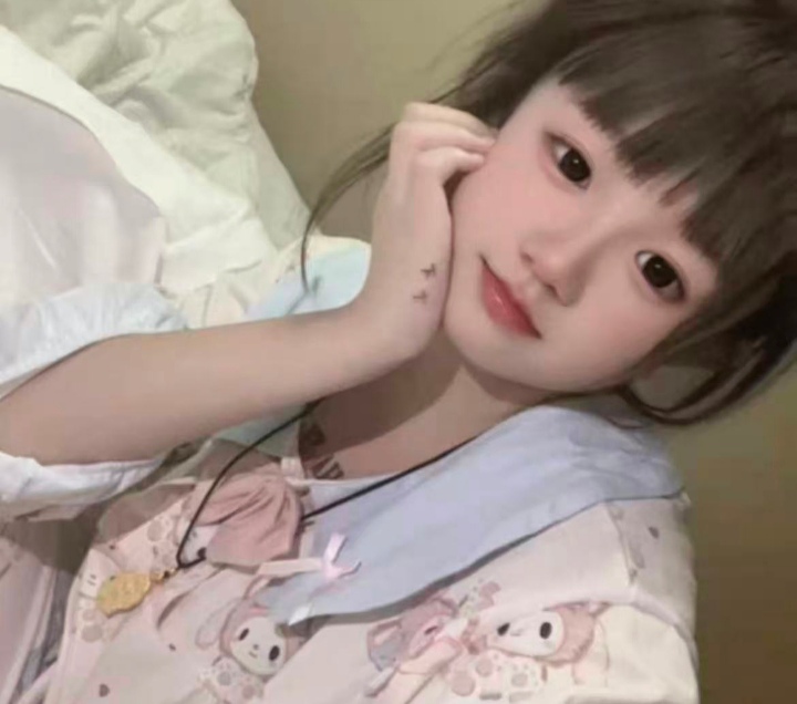 蜀山白嫩萌妹小梦