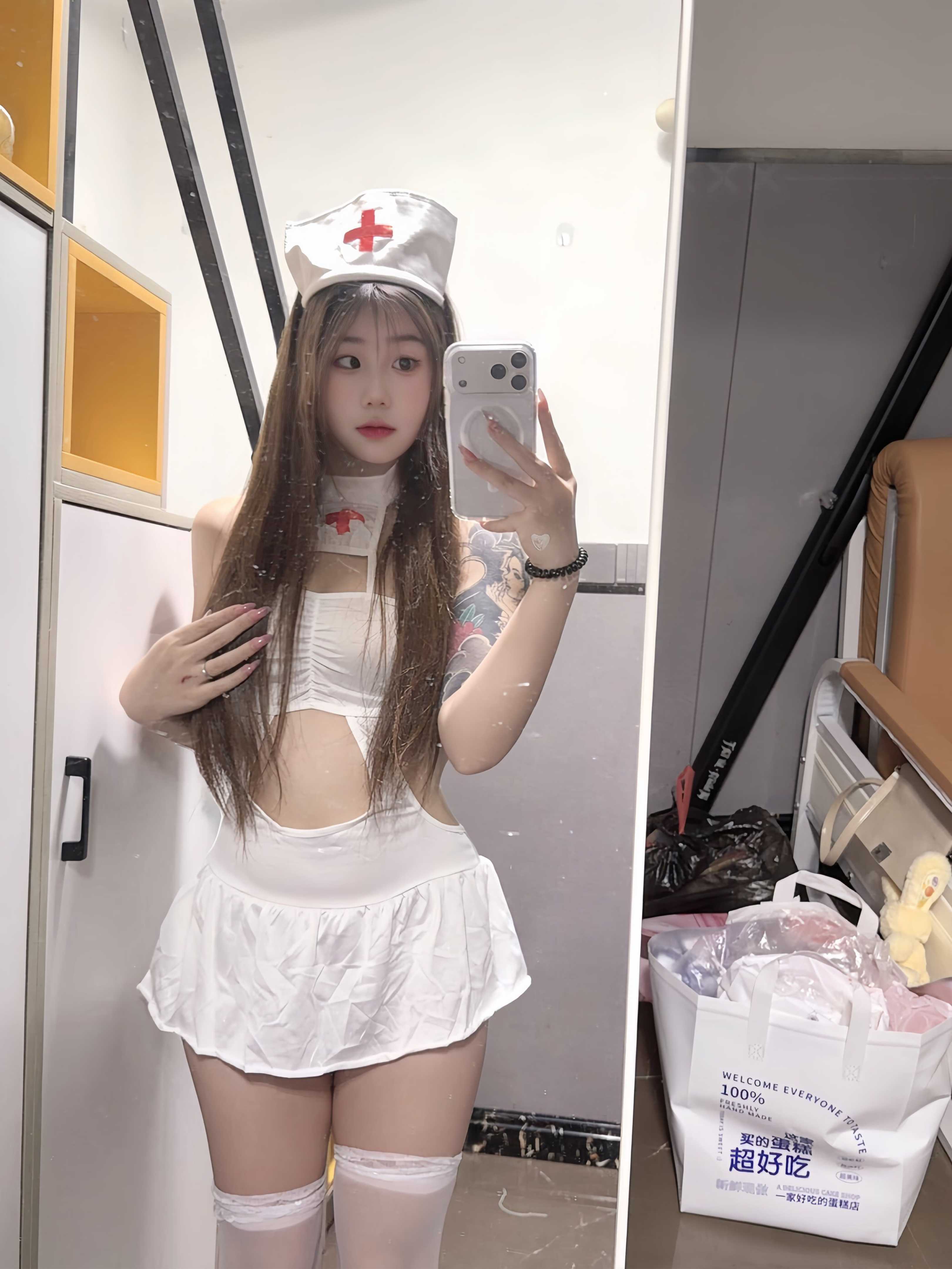 天河棠东 纹身精神小妹 嫩妹 等待调教 小青