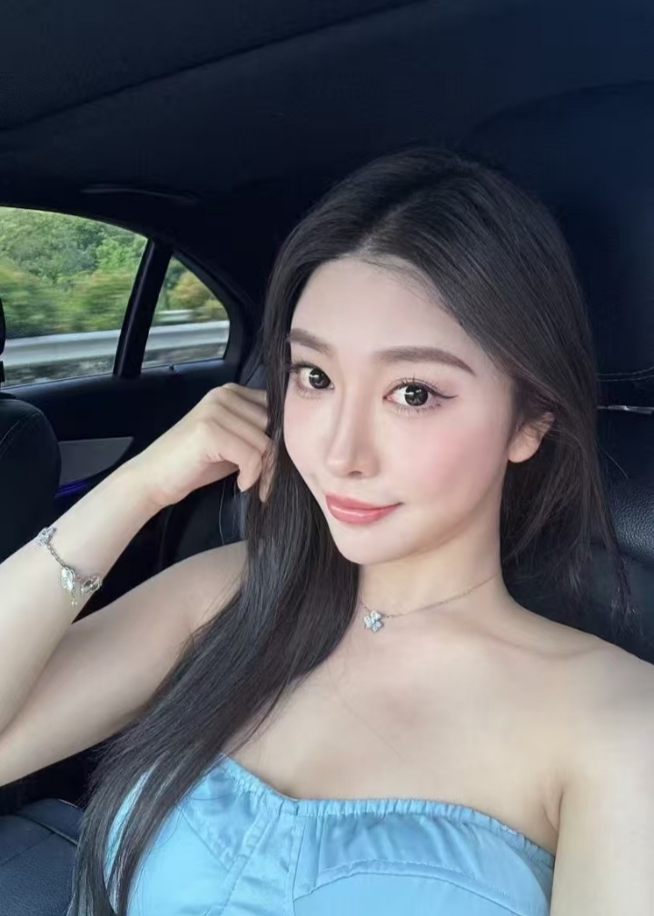 惹火身材甜妹萌萌