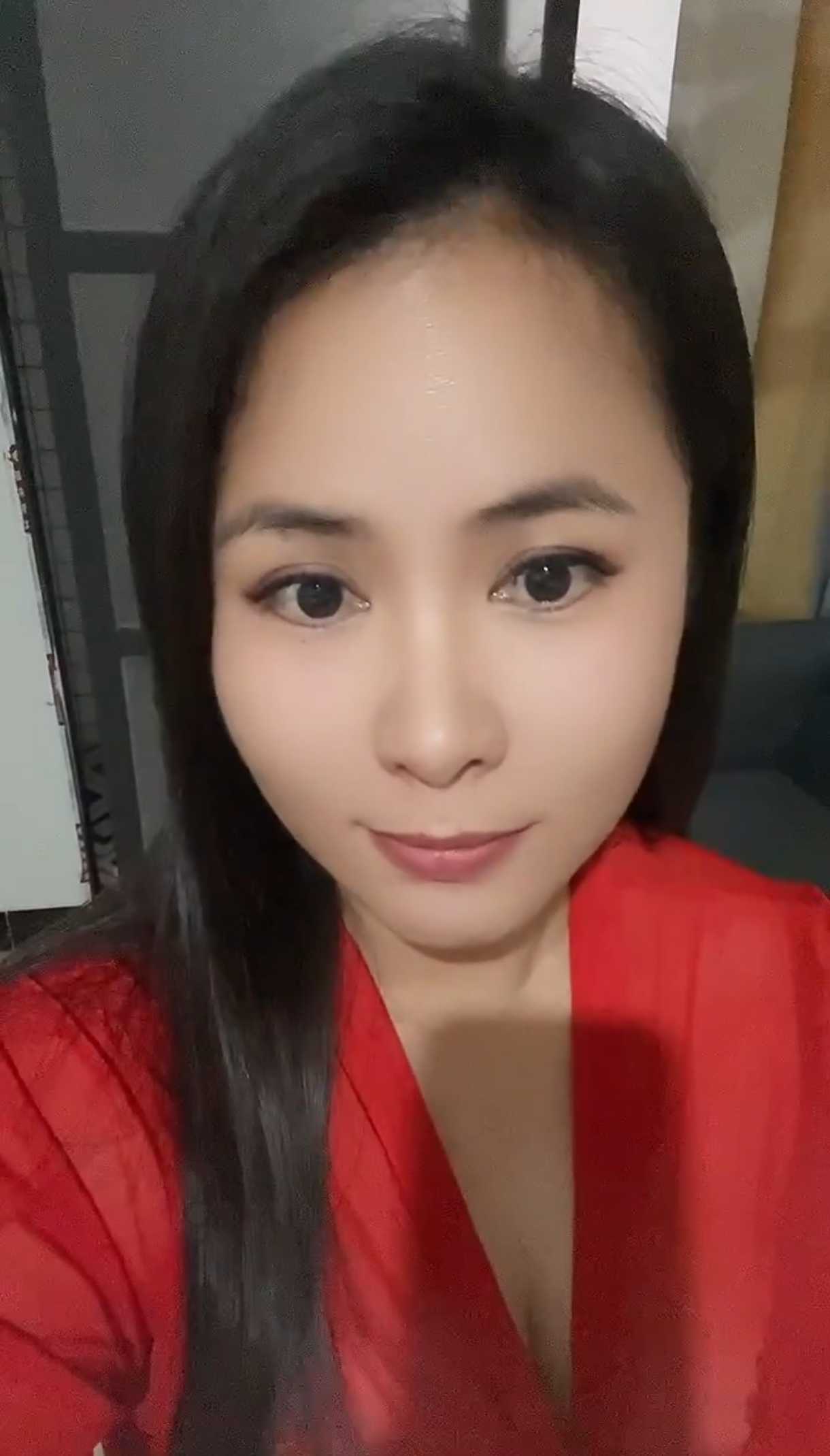 天河区肉丝短裙Sao妹子，身材不错 没有尿点