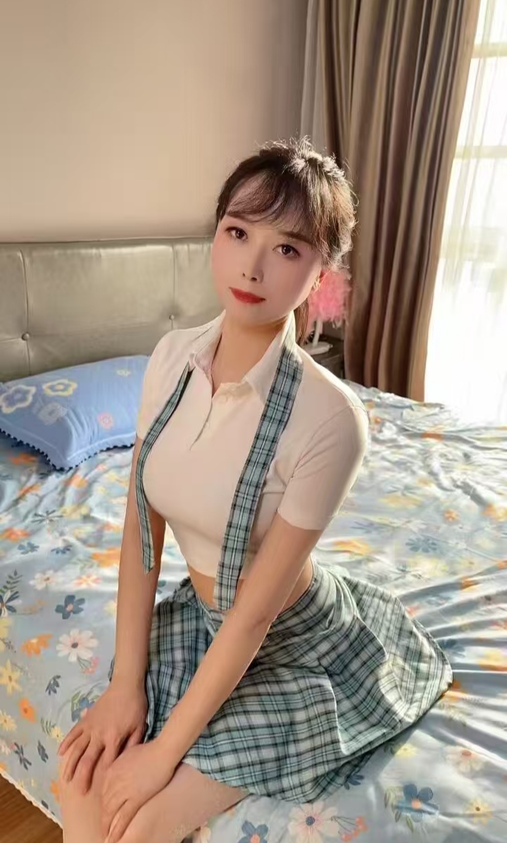 白嫩情趣辣妹雨馨