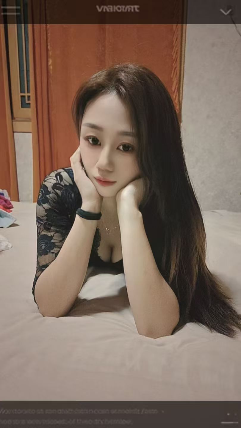 00后天然蜜桃臀萌萌