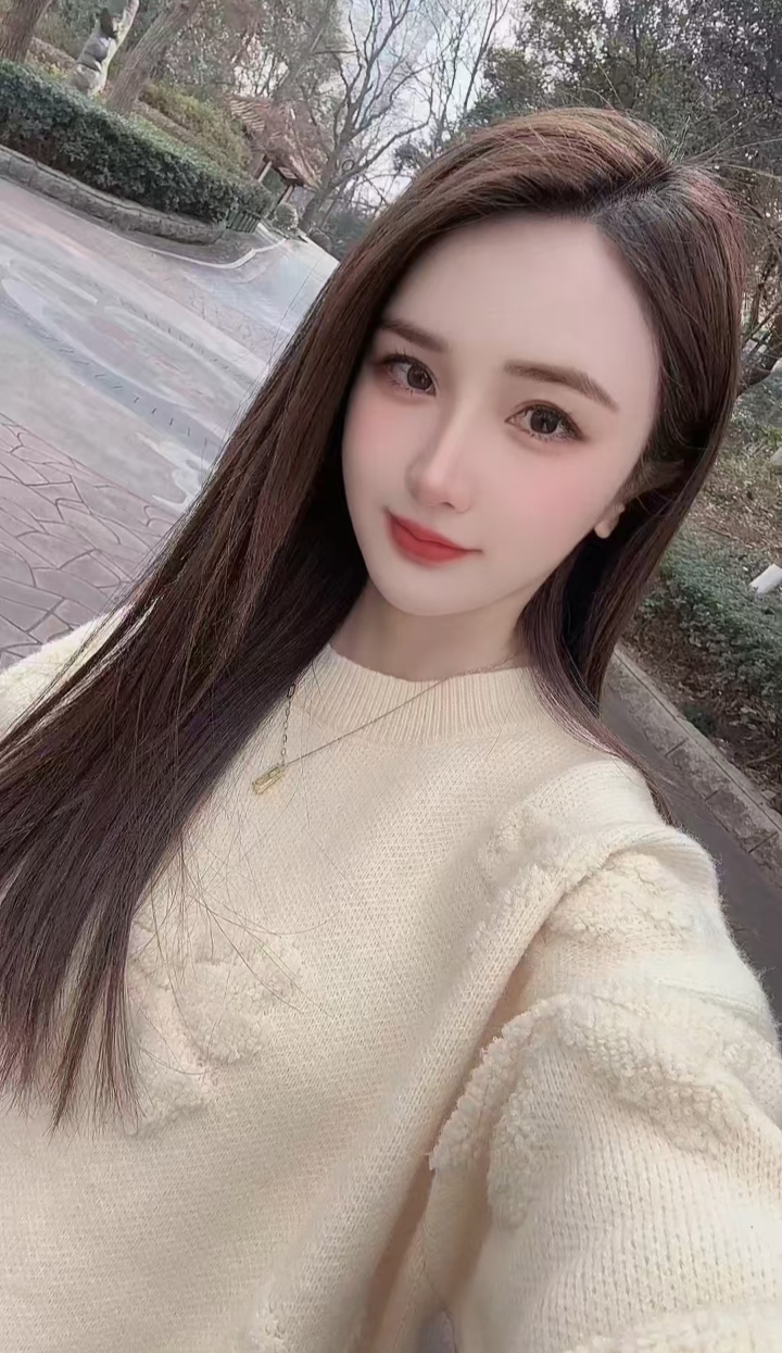 江岸白嫩兼职小姐姐