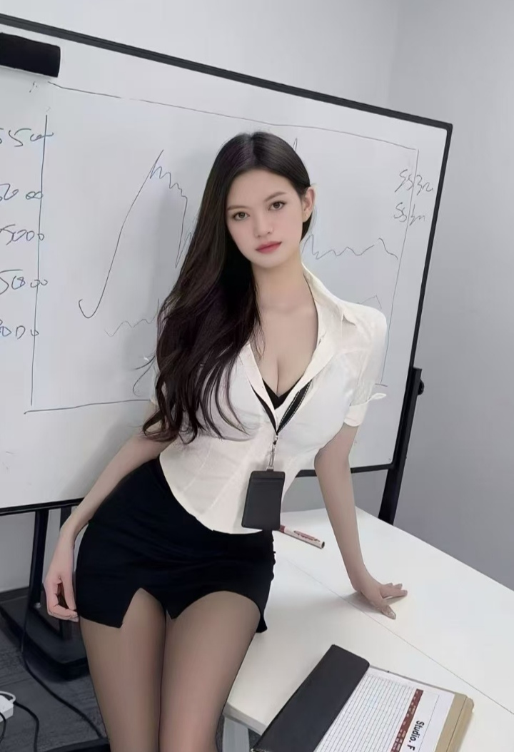 寂寞的制服小宝贝