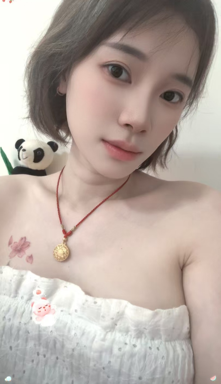 长腿短发辣妹猪猪