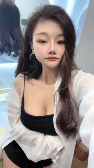 天然大胸嫩妹子