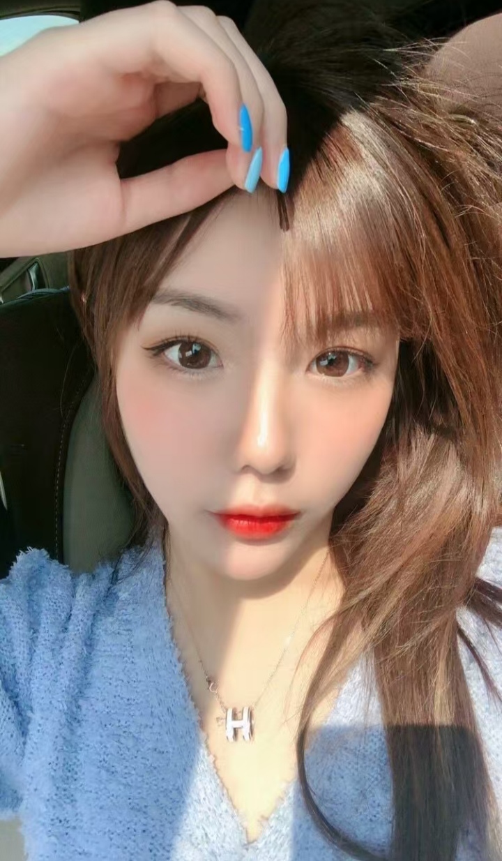 粉嫩兼职小姐姐