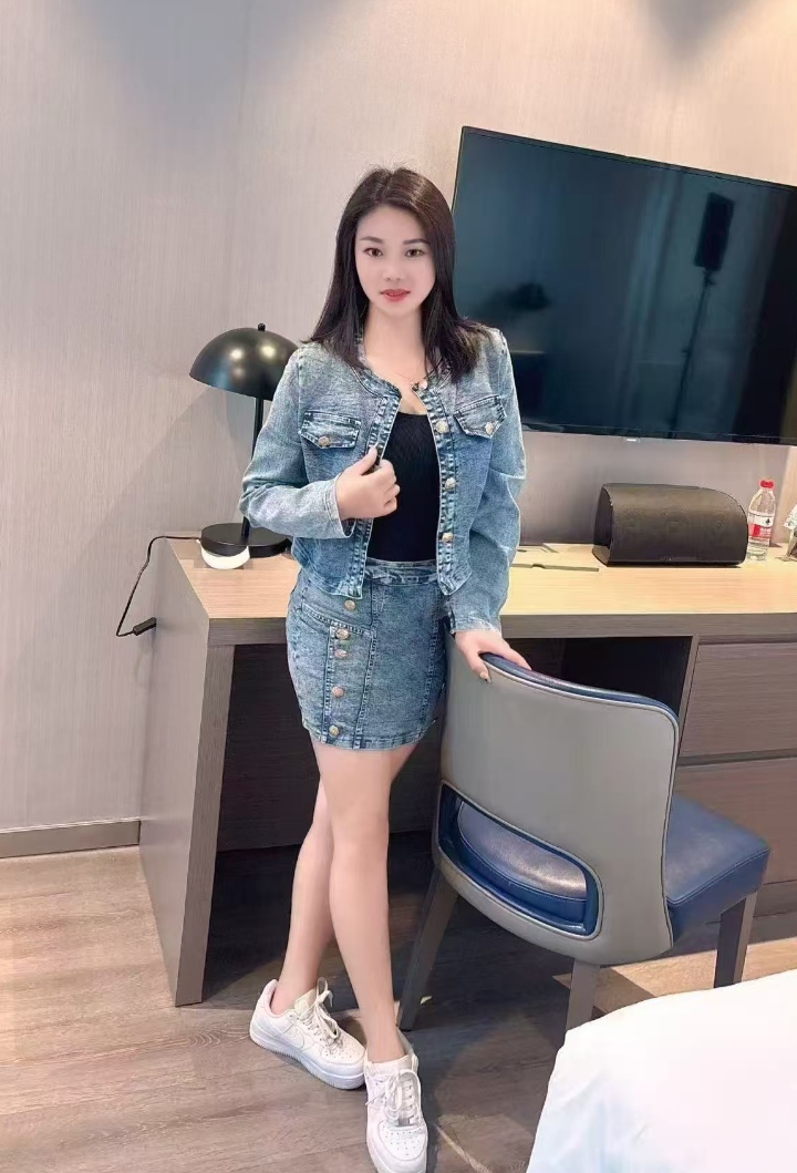 丰满热辣小姐姐欣欣