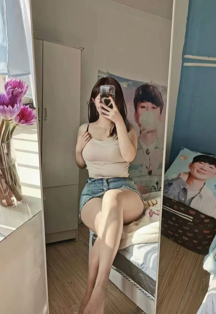 丰满制服辣妹小樱桃