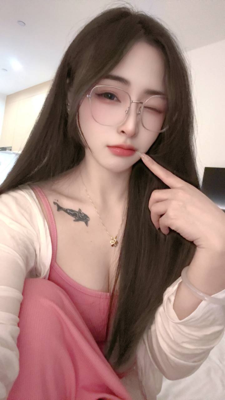 上海眼睛小美女