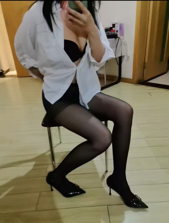 吴中黑丝小少妇燕子