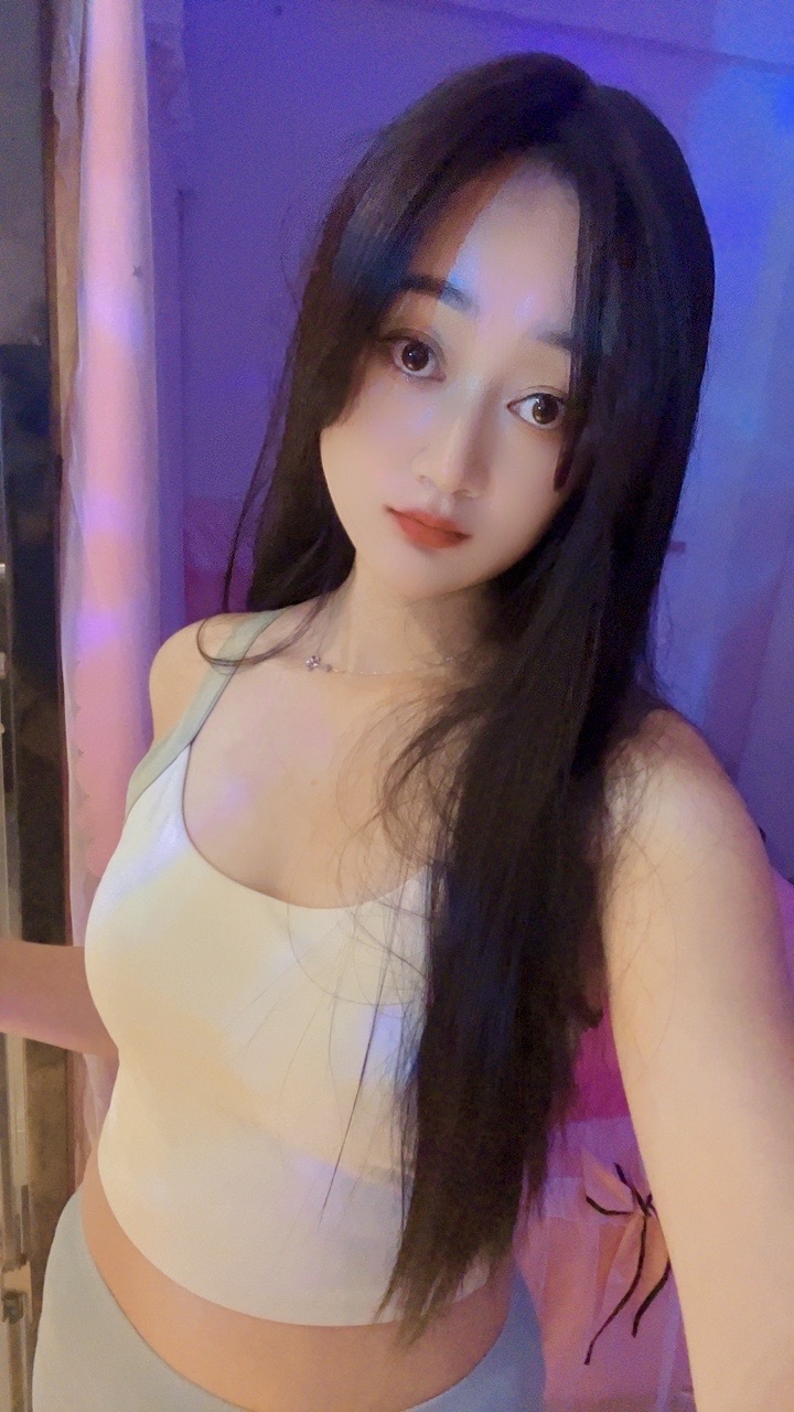 龙华 苏漫 年轻