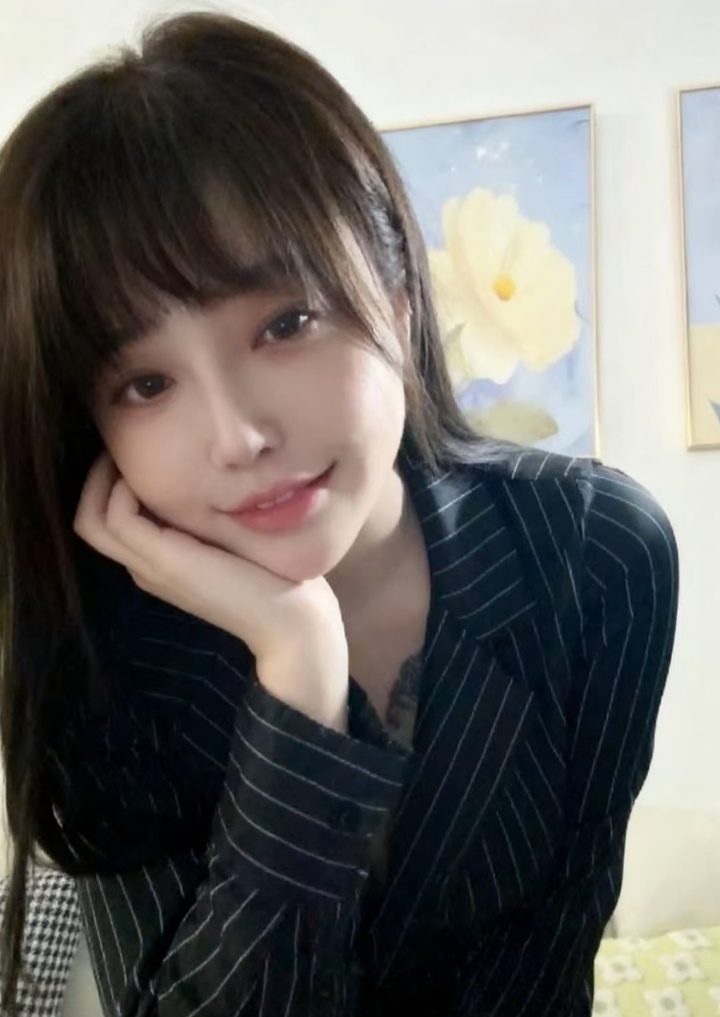 童颜巨乳甜妹小小