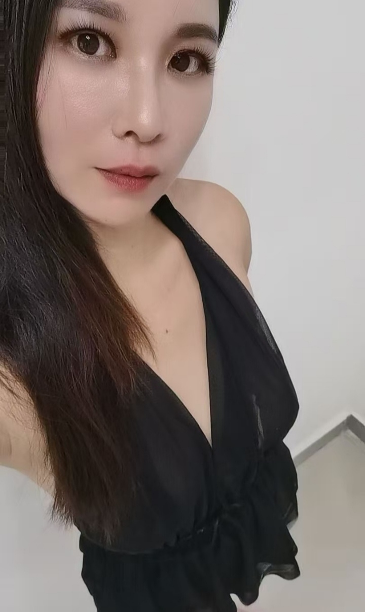 美艳轻熟女饼干老师