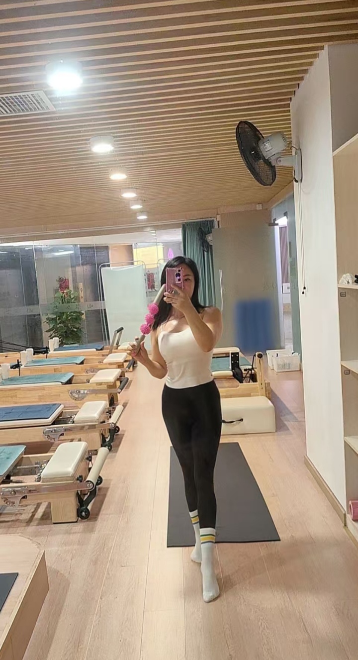 麦地瑜伽辣妹露西